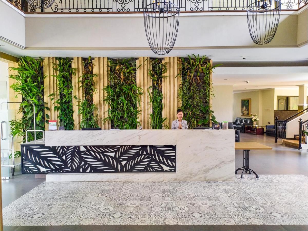 Luminor Hotel Jember By Wh 外观 照片