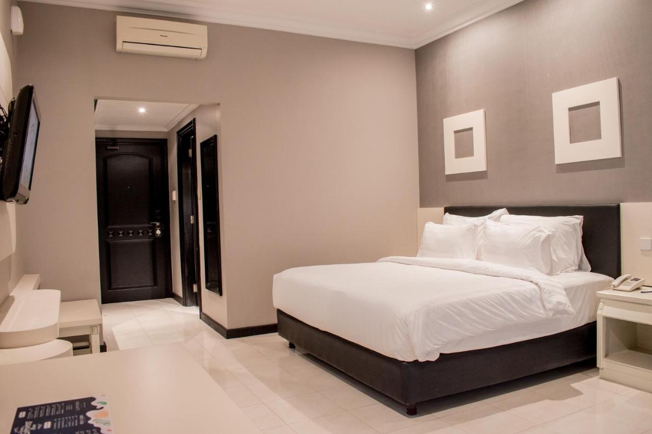Luminor Hotel Jember By Wh 外观 照片