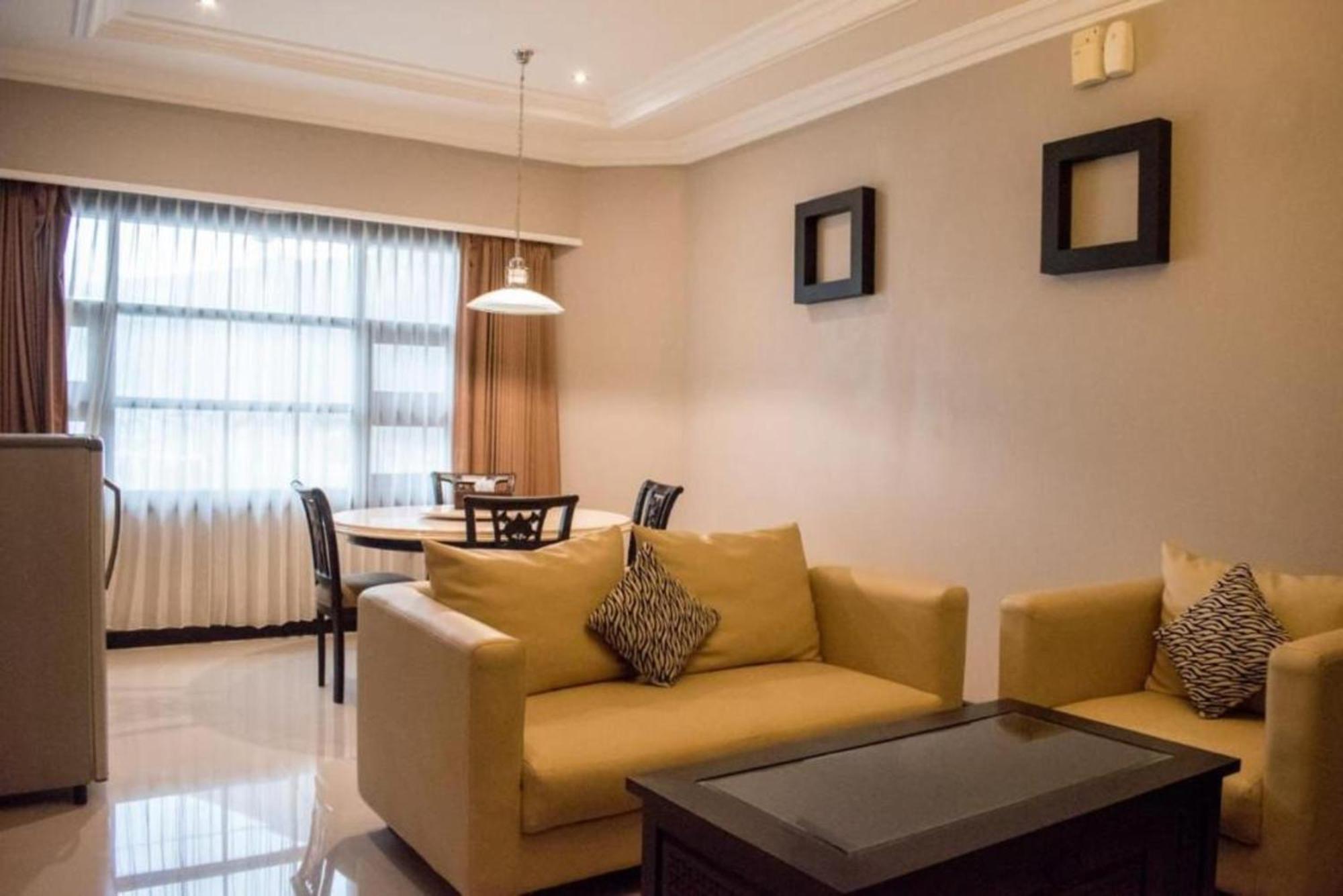 Luminor Hotel Jember By Wh 外观 照片