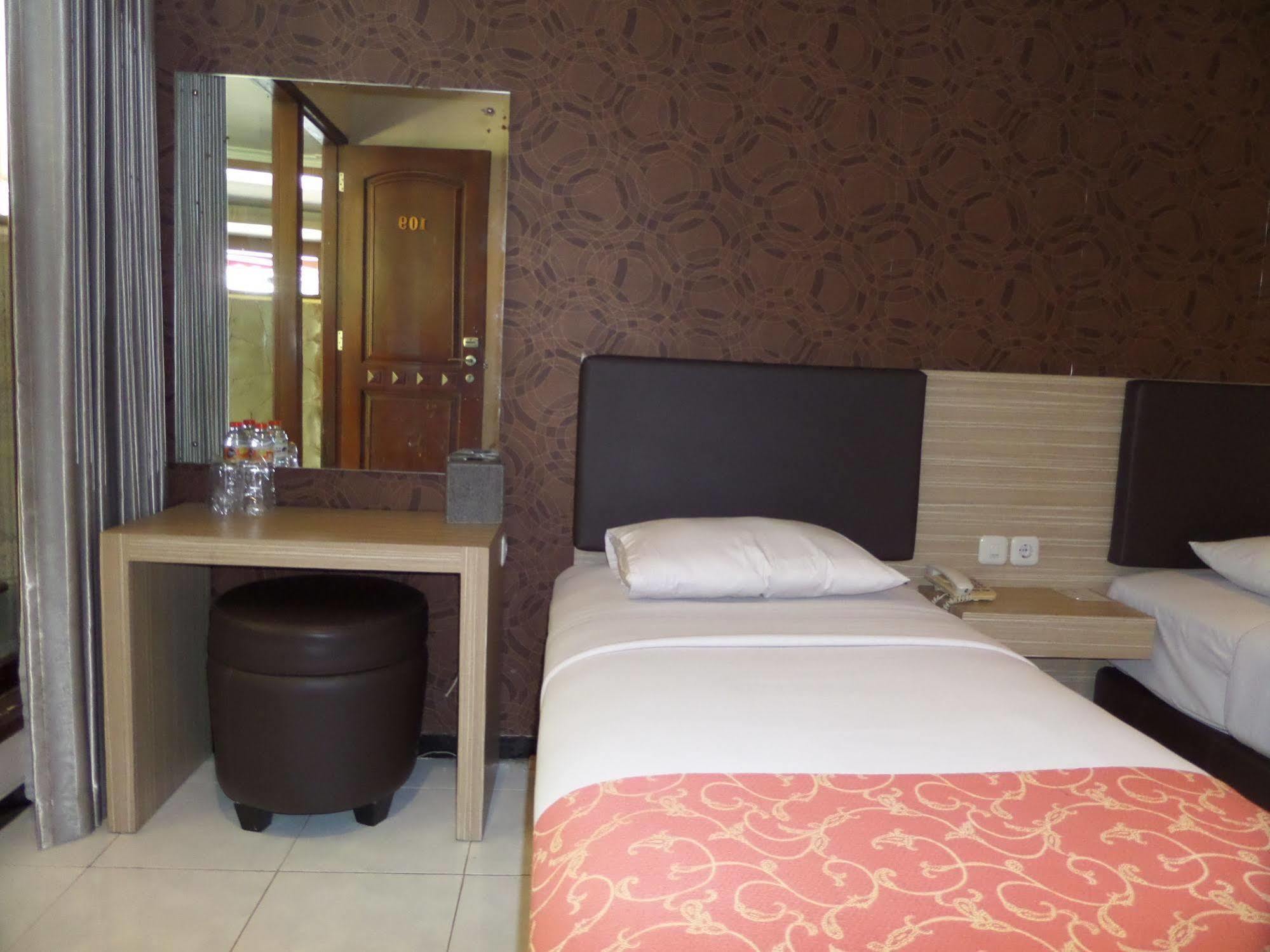 Luminor Hotel Jember By Wh 外观 照片