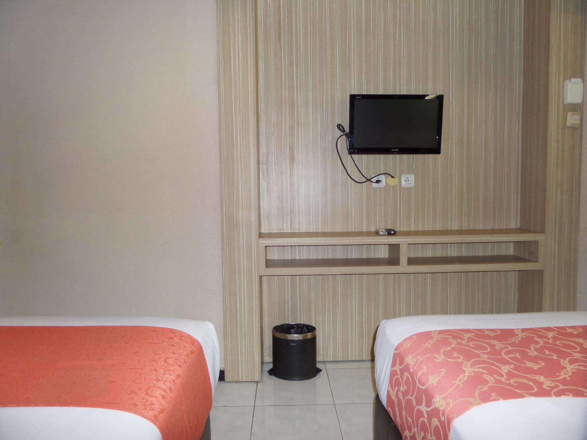 Luminor Hotel Jember By Wh 外观 照片