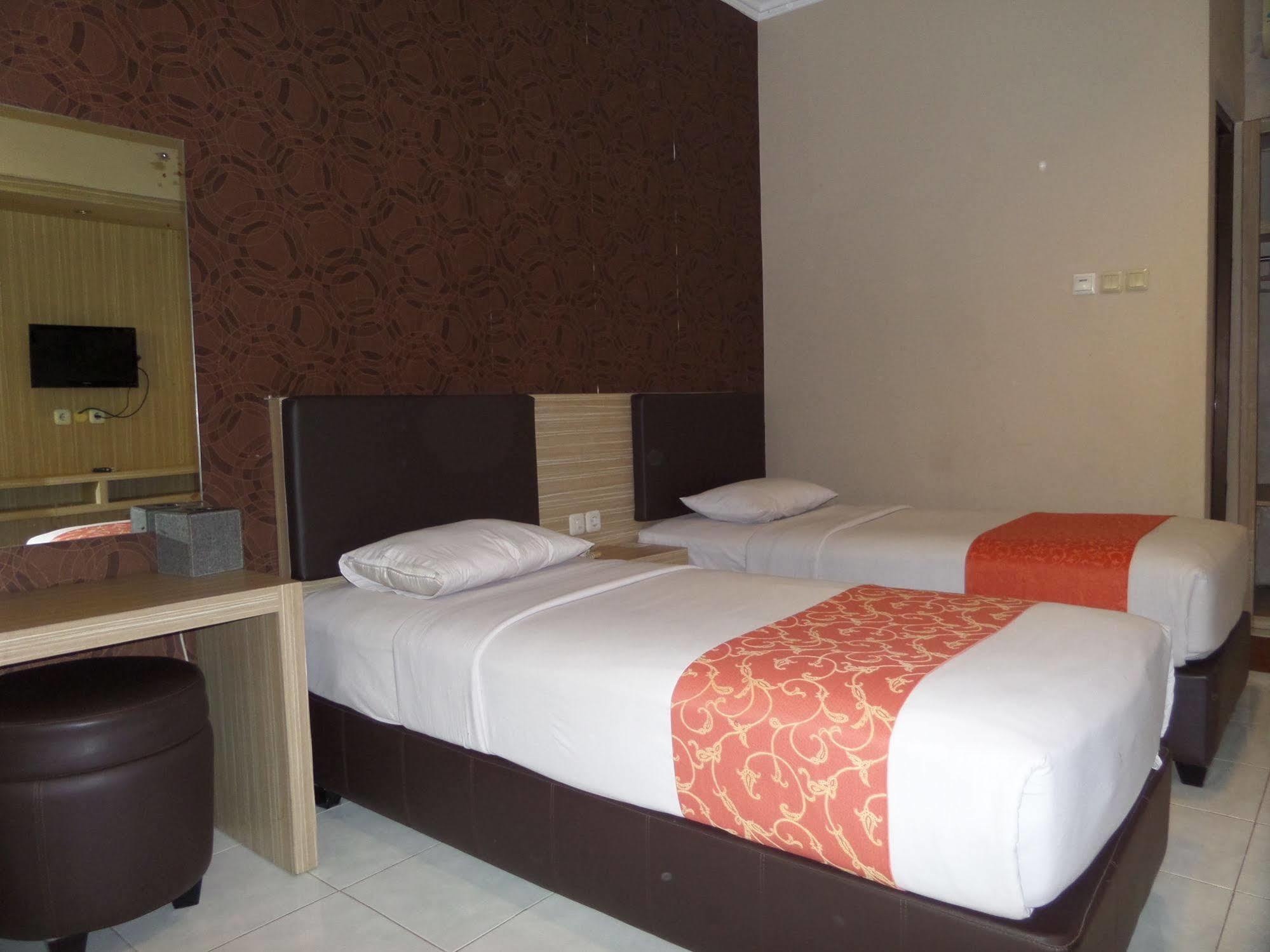 Luminor Hotel Jember By Wh 外观 照片